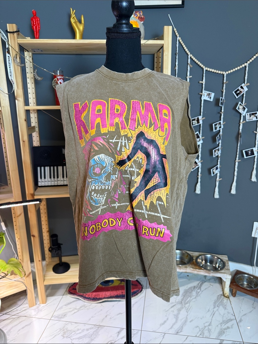 Karma Graphic Muscle Tee - Brown with Pink & Yellow Print